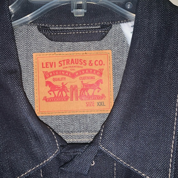 Levi’s Trucker Jacket - Picture 2 of 3